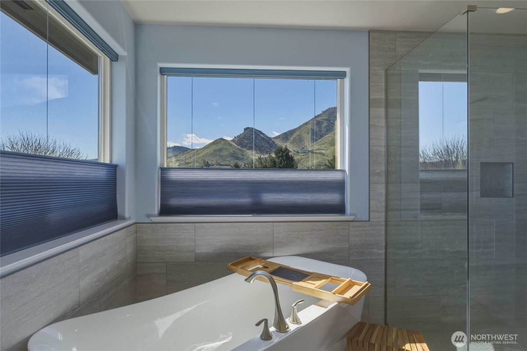 2217 Michael Brooke Wenatchee, WA 98801 - Photo 30 of 37 a bathroom with a tub and shower