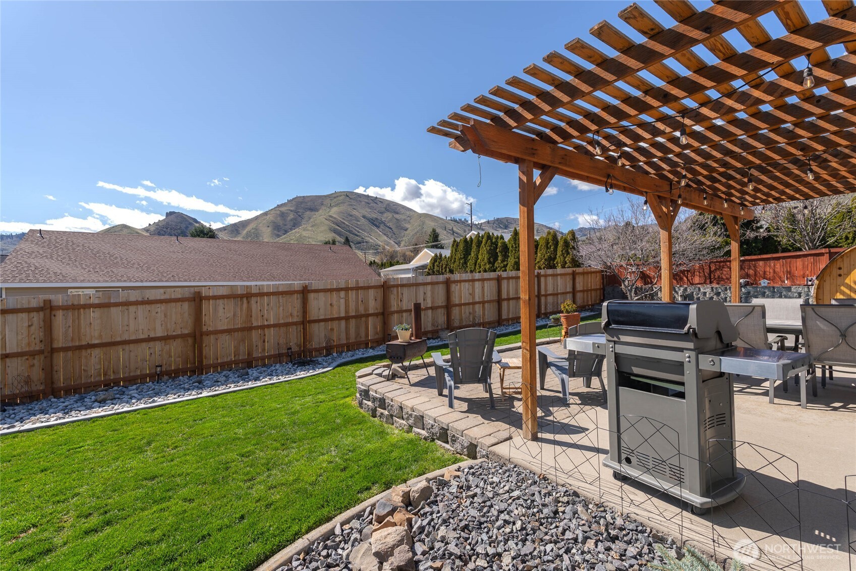2217 Michael Brooke Wenatchee, WA 98801 - Photo 35 of 37 a view of a backyard with sitting area