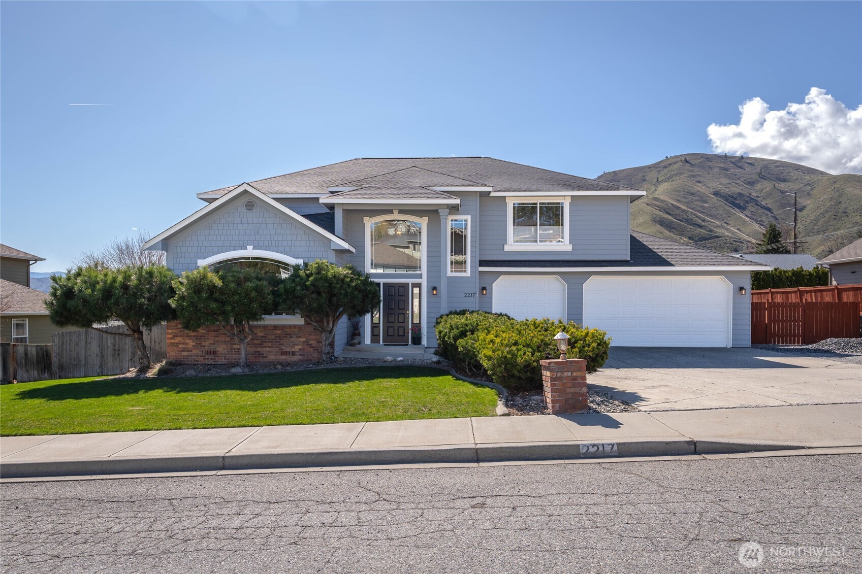 2217 Michael Brooke Wenatchee, WA 98801 - Photo 5 of 37 a front view of a house with a yard and potted plants