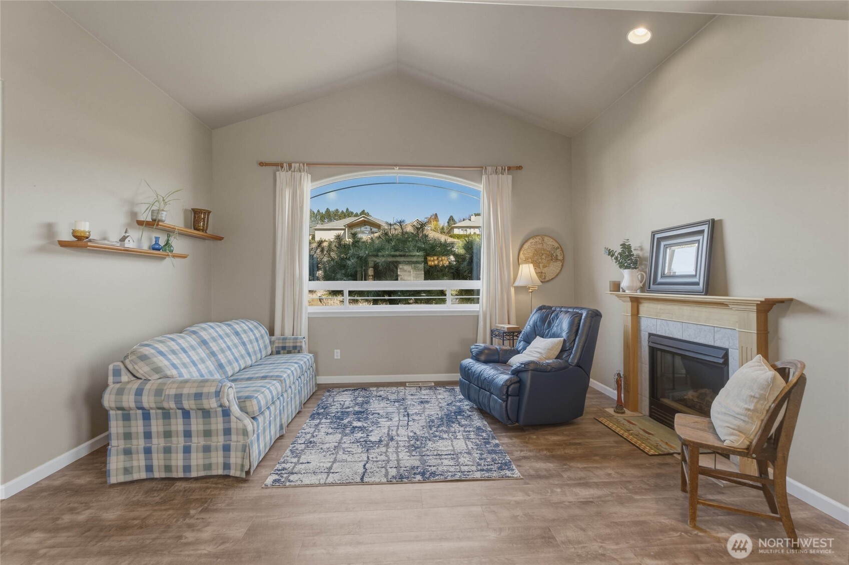 2217 Michael Brooke Wenatchee, WA 98801 - Photo 8 of 37 a living room with furniture and a window