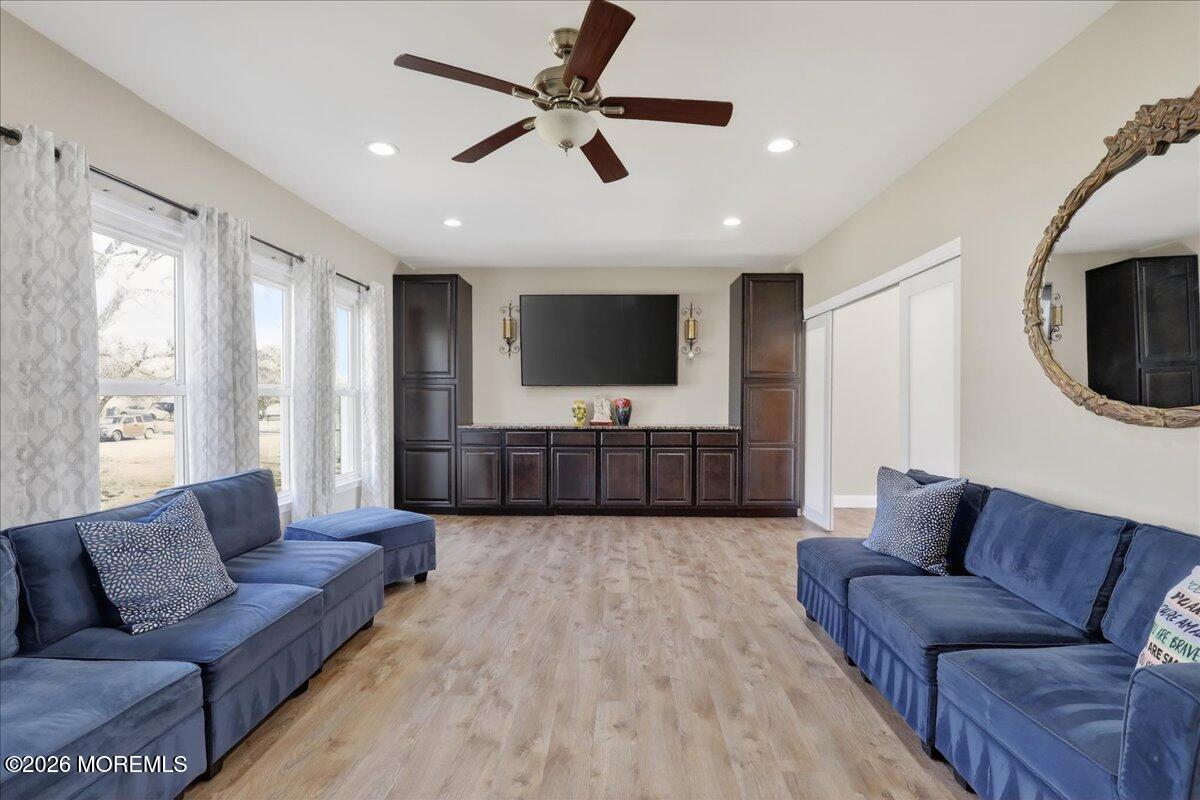 33 Ashford Road Jackson, NJ 08527 - Photo 14 of 71 14-Family Room