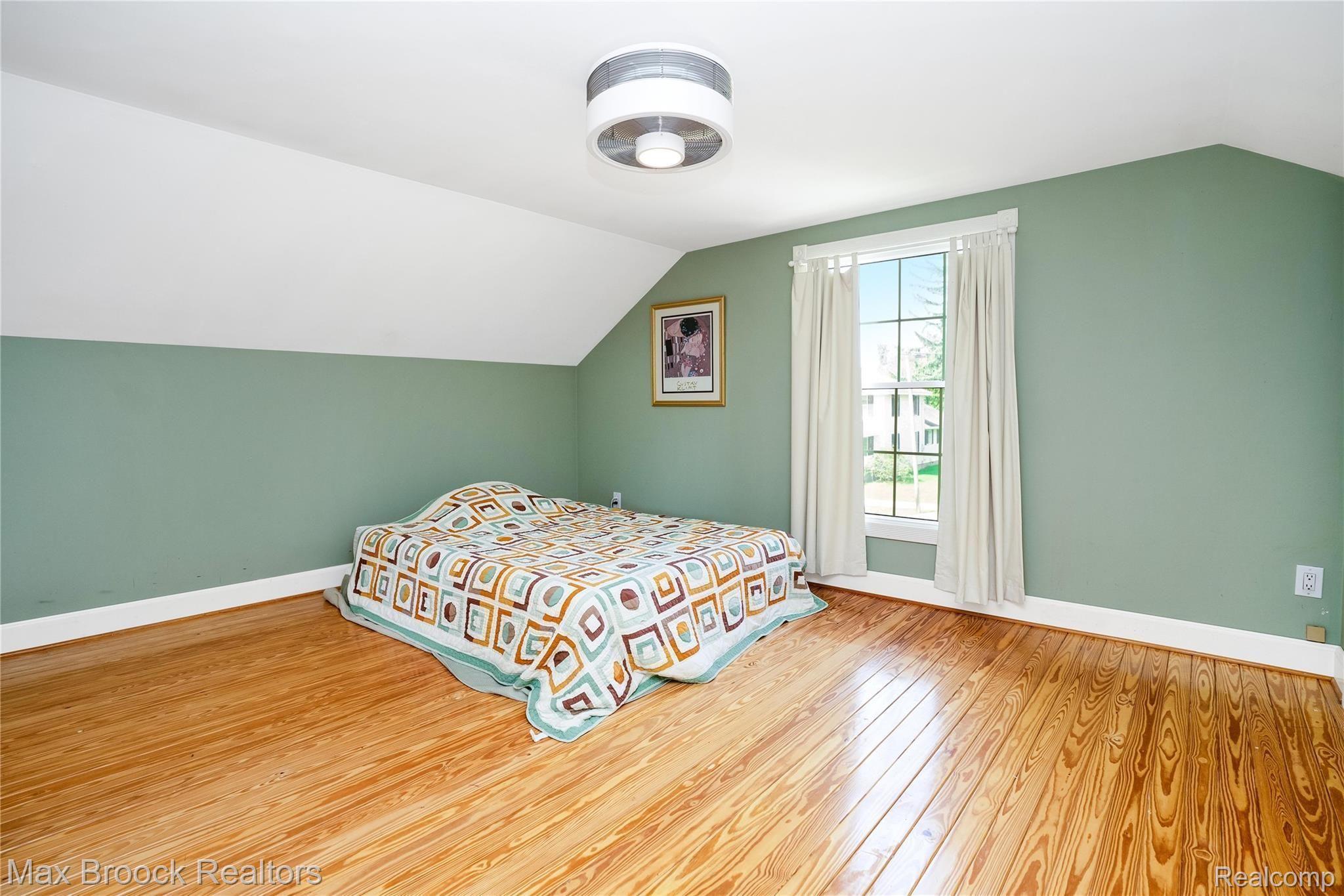 262 North Milford Road Highland, MI 48357 - Photo 21 of 32 Master bedroom
