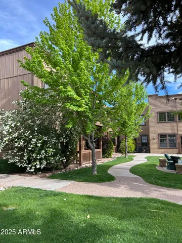 $2,700 | 2375 Quarter Horse Trail, Unit 104, Overgaard, AZ 85933