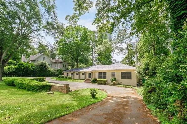 $3,900 | 757 Old Ivy Road Northeast, Atlanta, GA 30342