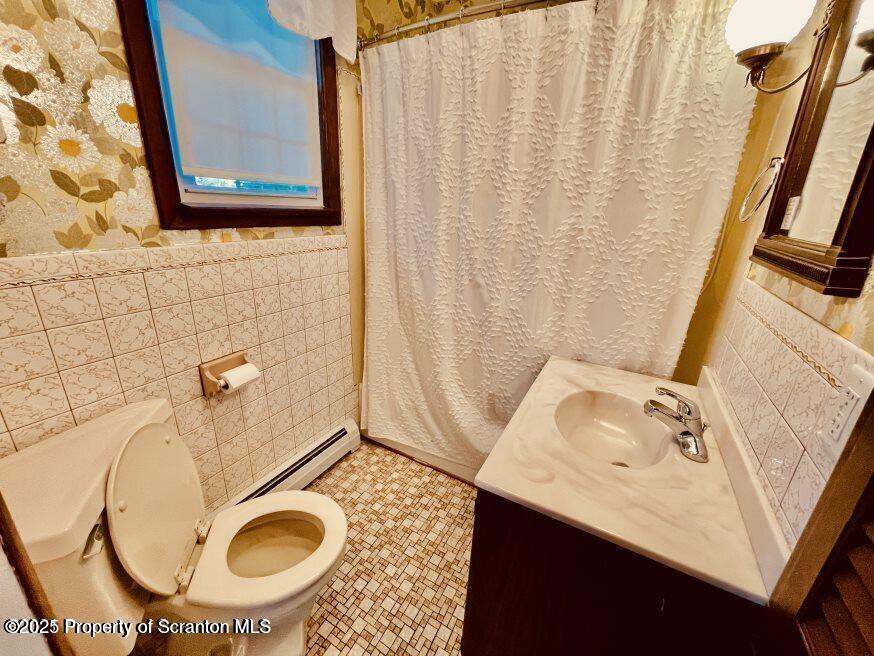 1630 Myrtle Street, Unit 1 Scranton, PA 18510 - Photo 10 of 25 a bathroom with a sink a toilet and shower curtain