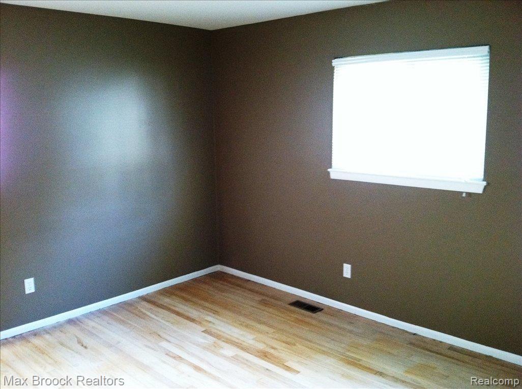524 Rewold Drive Rochester, MI 48307 - Photo 7 of 14 9 Bedroom