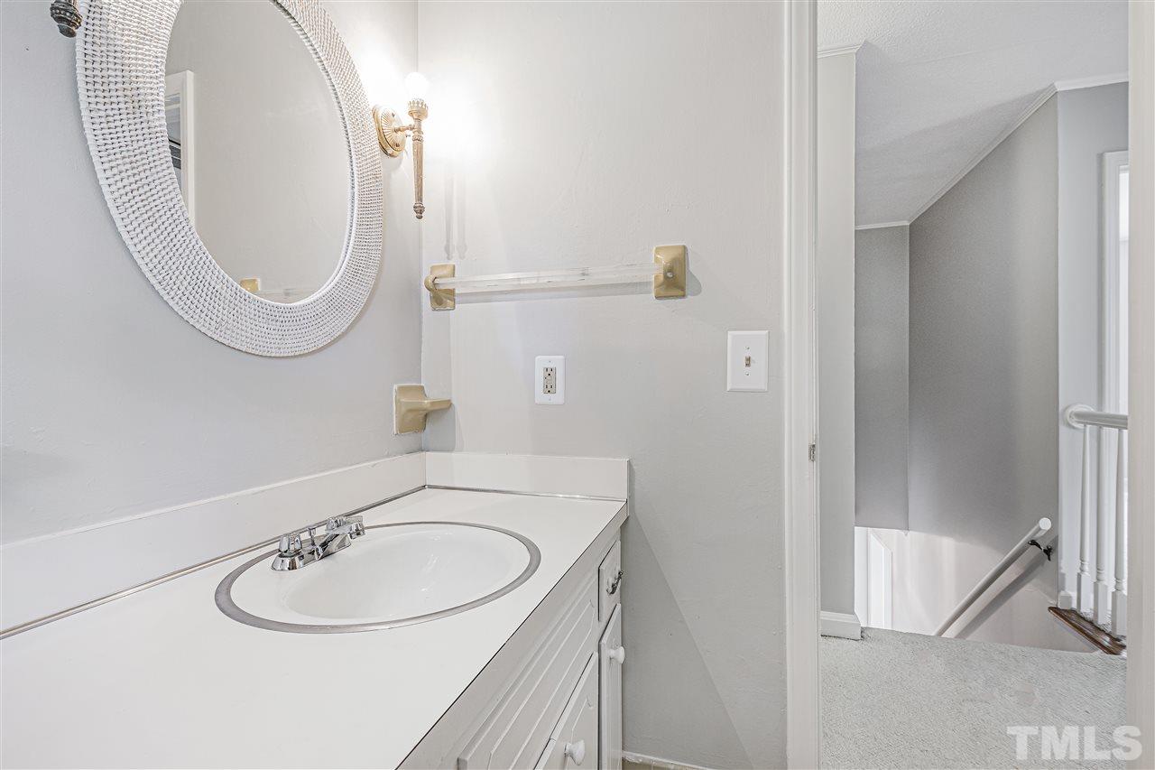 5417 Knollwood Road Raleigh, NC 27609 - Photo 17 of 28