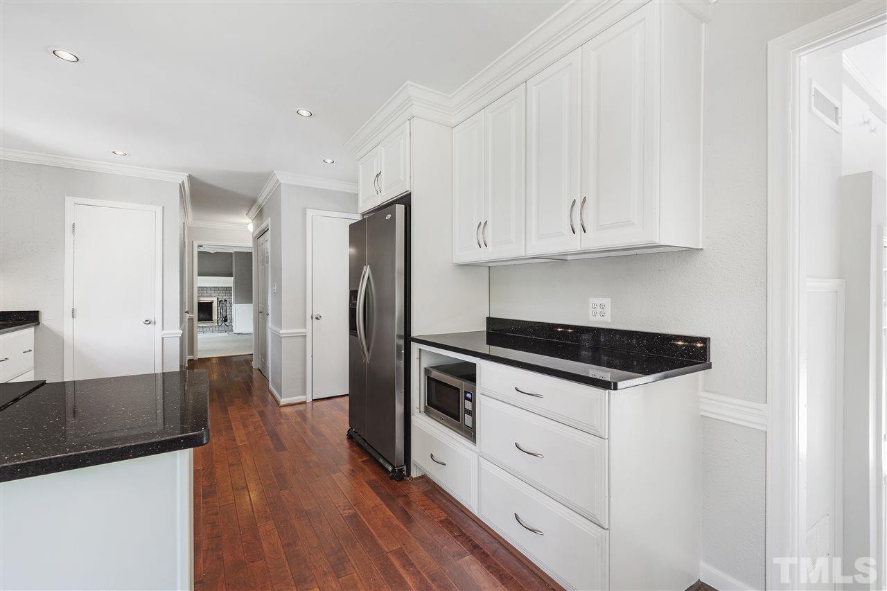 5417 Knollwood Road Raleigh, NC 27609 - Photo 9 of 28