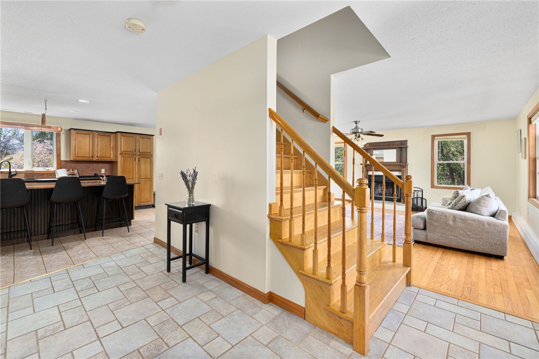 6 Country Road Warren, RI 02885 - Photo 3 of 50