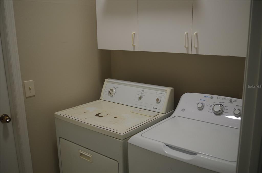 4207 Elba Place Valrico, FL 33596 - Photo 7 of 24 a utility room with dryer and washer