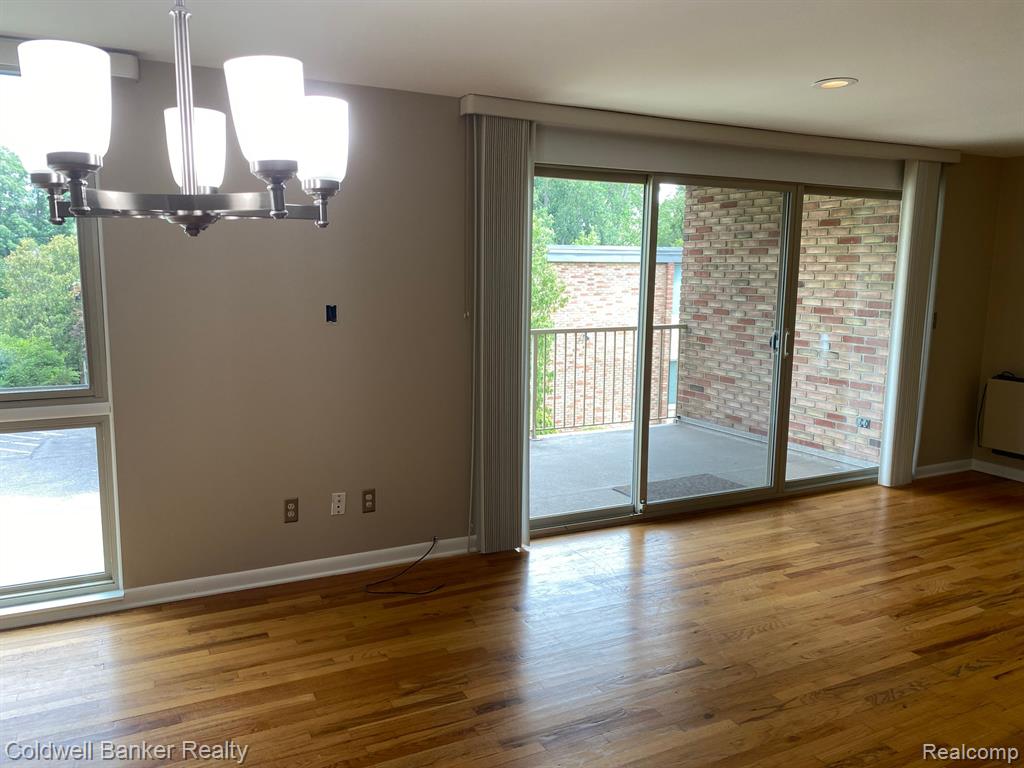 4045 West Maple Road, Unit 202 Bloomfield Hills, MI 48301 - Photo 7 of 23