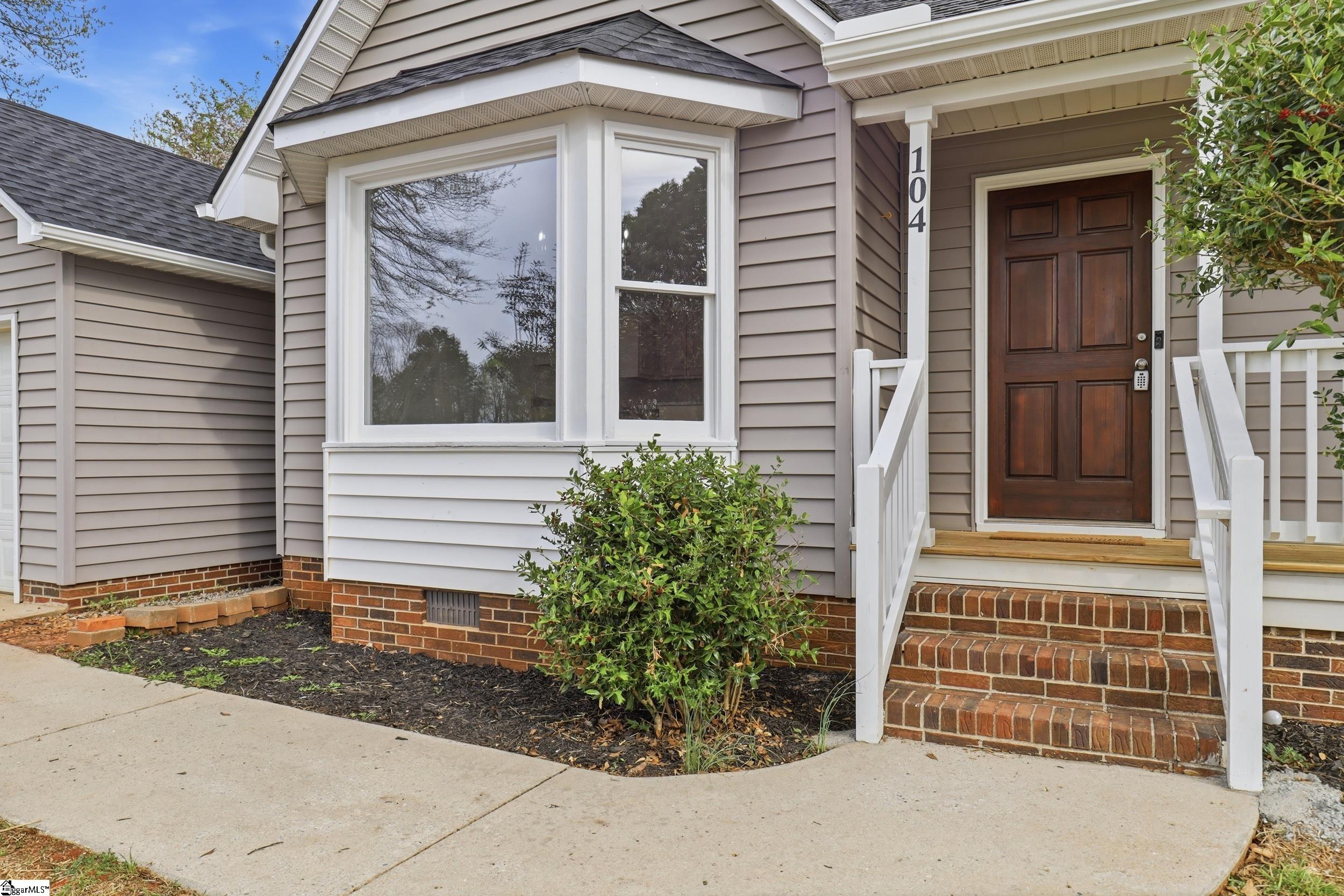 104 Luke Court Easley, SC 29640 - Photo 2 of 32