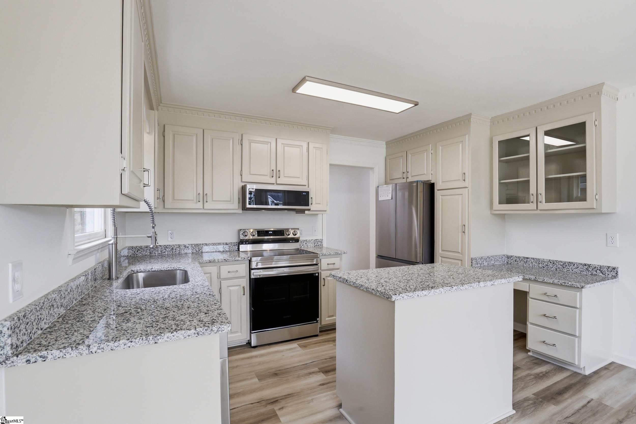 104 Luke Court Easley, SC 29640 - Photo 9 of 32