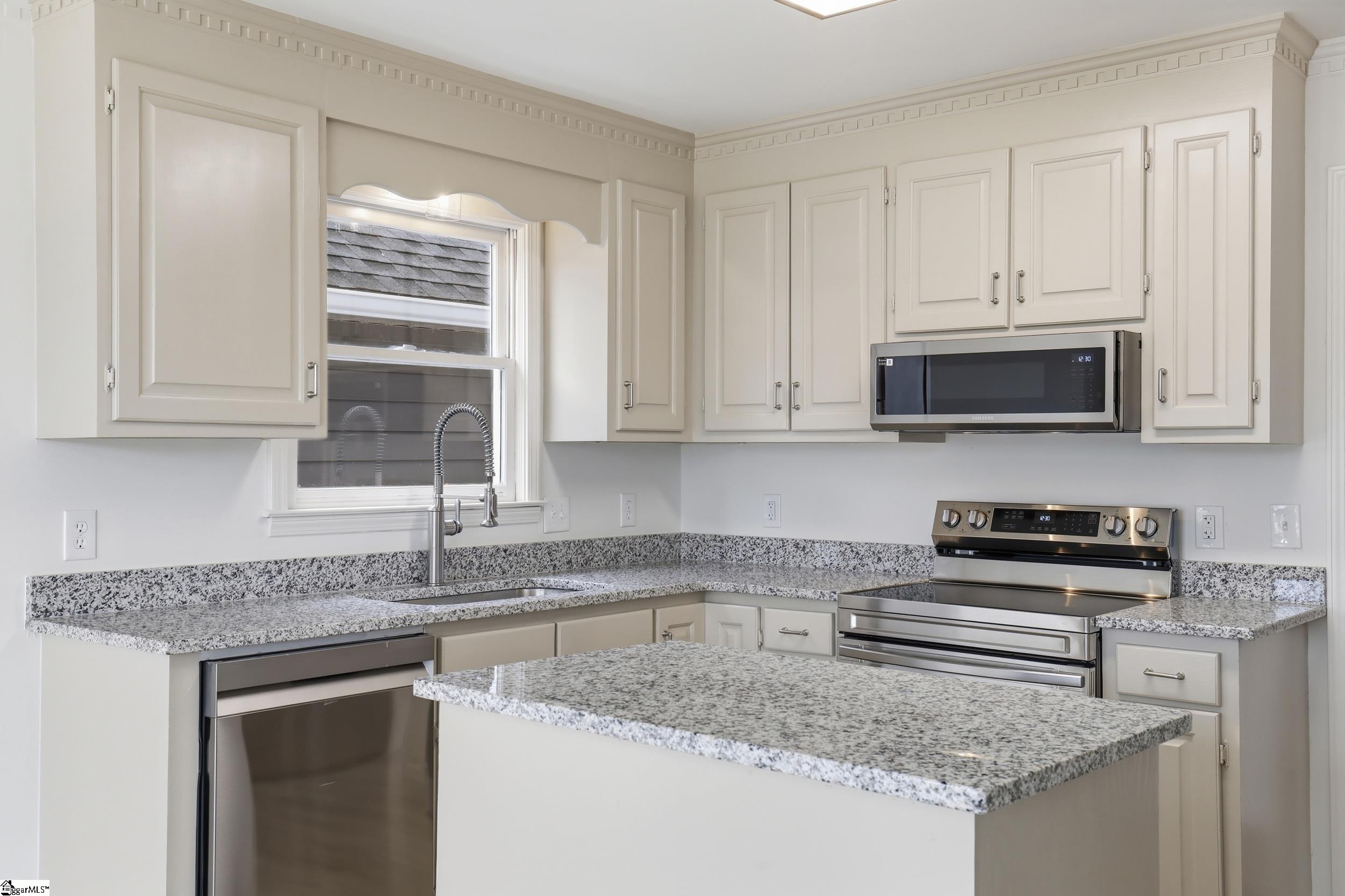 104 Luke Court Easley, SC 29640 - Photo 10 of 32