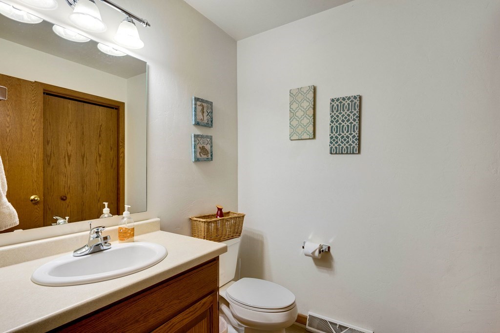 7577 Meadow Ridge Road, Unit F22 Egg Harbor, WI 54209 - Photo 6 of 32