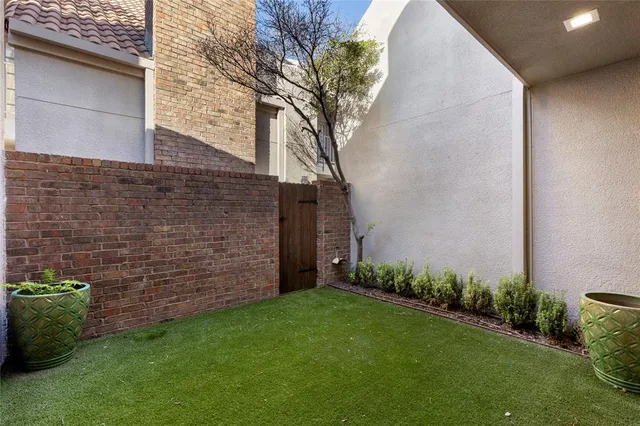 $4,500 | 4526 Glenwick Lane, Dallas, TX 75205