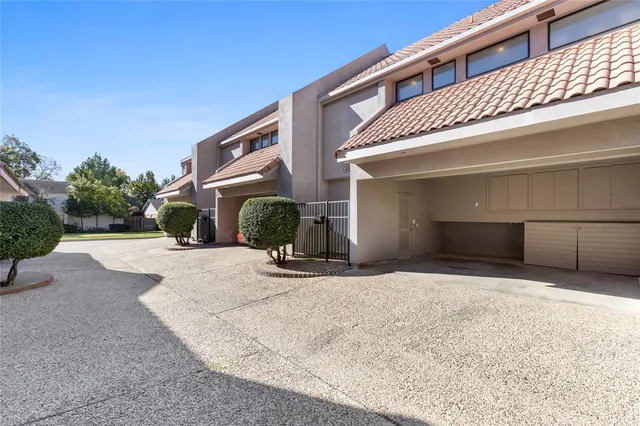 $4,500 | 4526 Glenwick Lane, Dallas, TX 75205