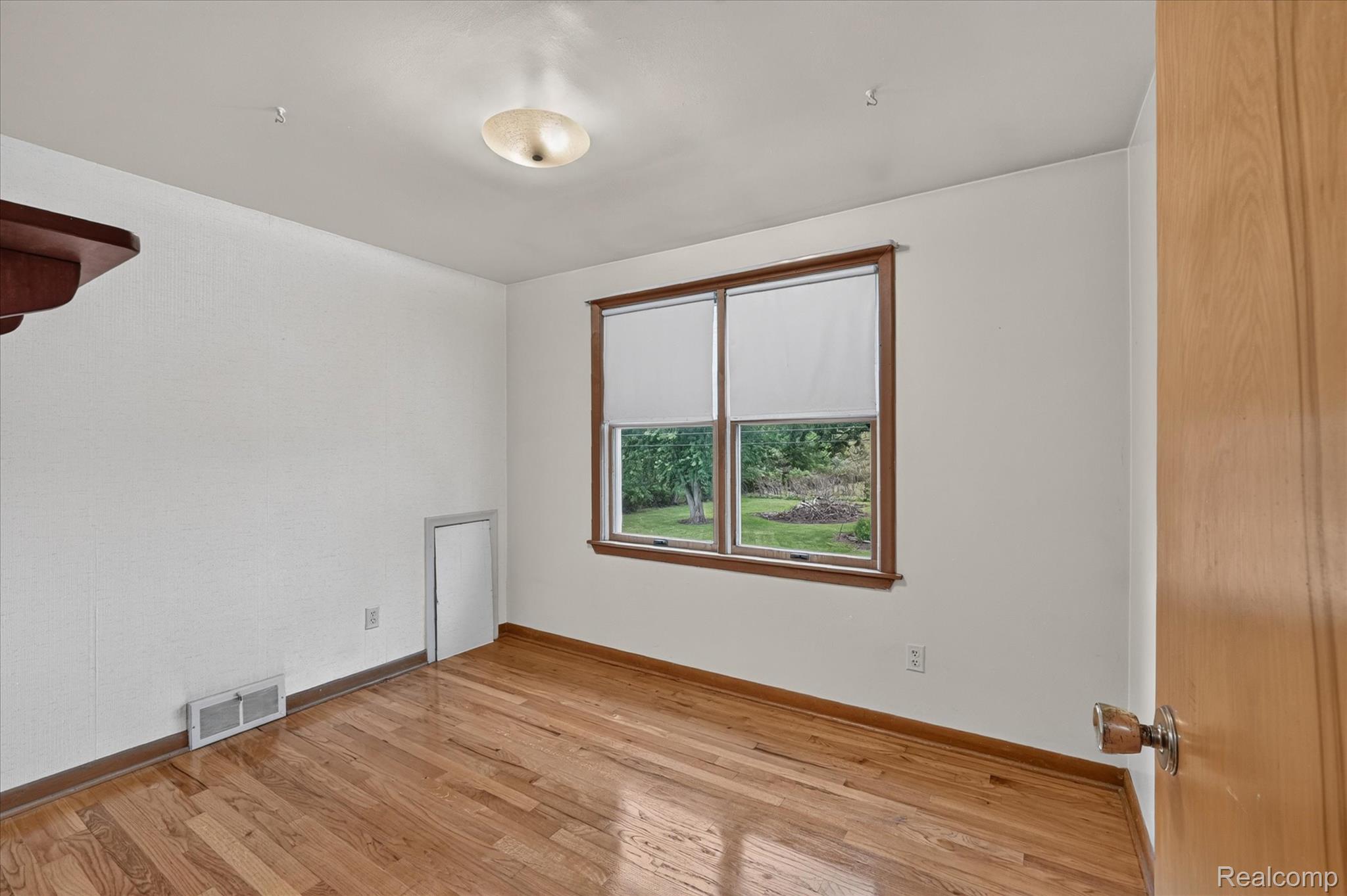 10785 Grafton Road Carleton, MI 48117 - Photo 38 of 51 37-10785-Grafton-Rd-Carleton-MI-48117-WindowStill.jpg