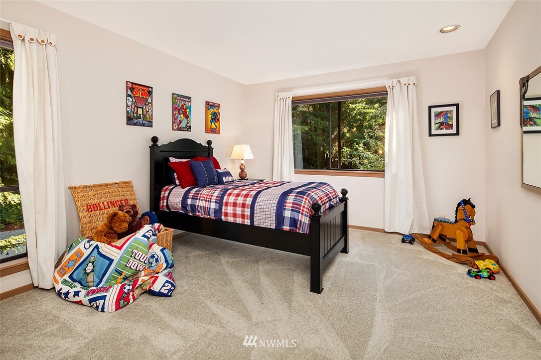 4453 East Mercer Way Mercer Island, WA 98040 - Photo 18 of 25 a bedroom with a bed and a window