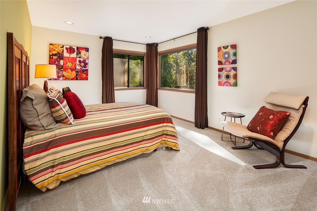 4453 East Mercer Way Mercer Island, WA 98040 - Photo 20 of 25 a bedroom with a bed and furniture