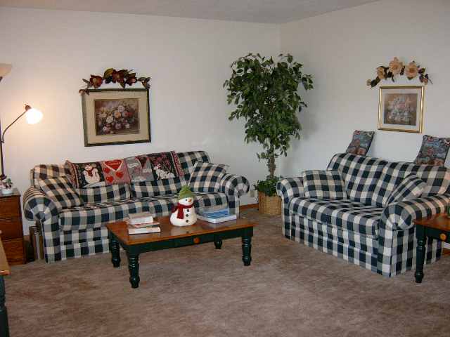 319 Westerfield Road Davenport, IA 52806 - Photo 3 of 9 Gallery Image 3