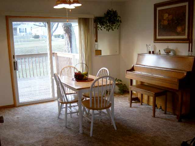 319 Westerfield Road Davenport, IA 52806 - Photo 5 of 9 Gallery Image 5