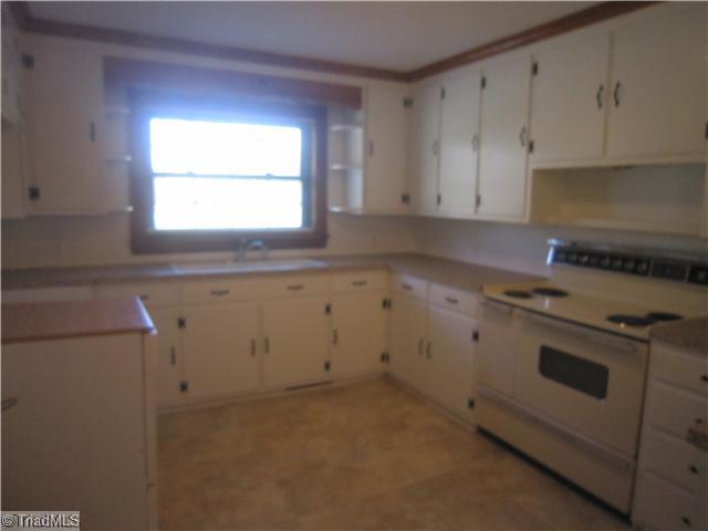 523 Welcome-Arcadia Road Lexington, NC 27295 - Photo 4 of 5 Kitchen.