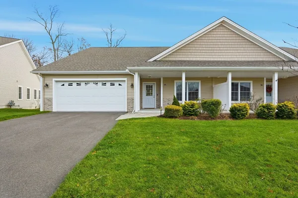 a view of a house with a yard