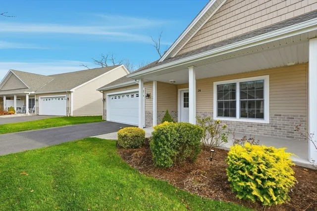 $525,000 | 24 Lodge Lane, Unit 24, Wilbraham, MA 01095