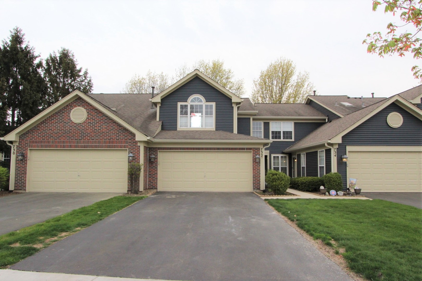 732 Bent Ridge Lane, Unit 732 Elgin, IL 60120 - Photo 1 of 26