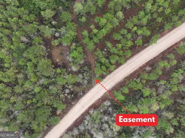 a sign that is sitting on a brick wall