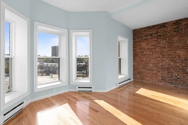 $2,900 | 2 Woodbine Street, Unit 2, Boston, MA 02119