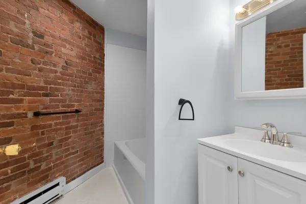 $2,900 | 2 Woodbine Street, Unit 2, Boston, MA 02119