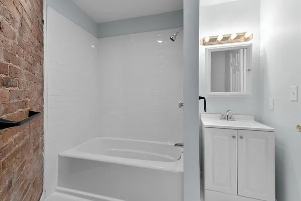 $2,900 | 2 Woodbine Street, Unit 2, Boston, MA 02119