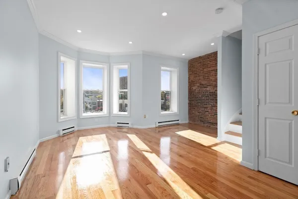 $2,900 | 2 Woodbine Street, Unit 2, Boston, MA 02119