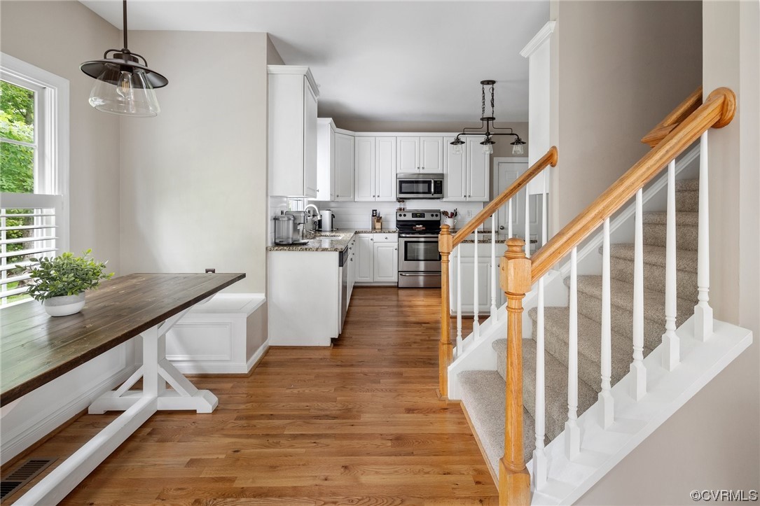 2136 Ridgefield Green Way Henrico, VA 23233 - Photo 12 of 35 View from Family to Breakfast Nook to Kitchen
