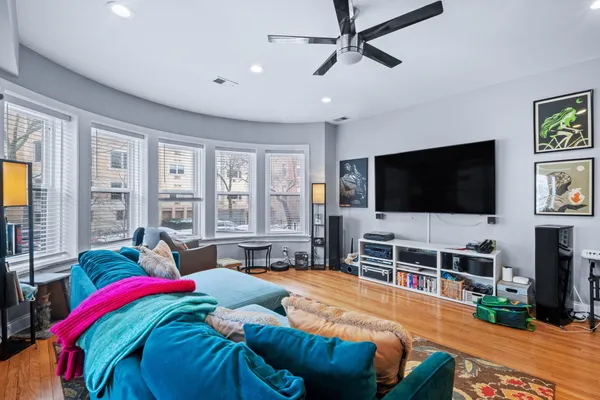 $4,950 | 612 West Stratford Place, Unit 1, Chicago, IL 60657