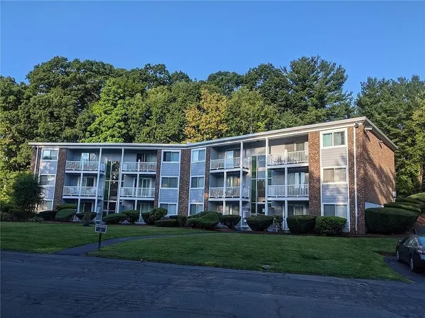 $1,700 | 494 Putnam Pike, Smithfield, RI 02828