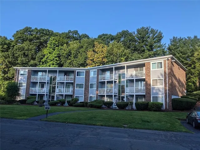 $1,800 | 494 Putnam Pike, Smithfield, RI 02828