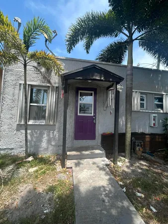 $1,300 | 25 Southwest 10th Street, Unit 8, Dania Beach, FL 33004