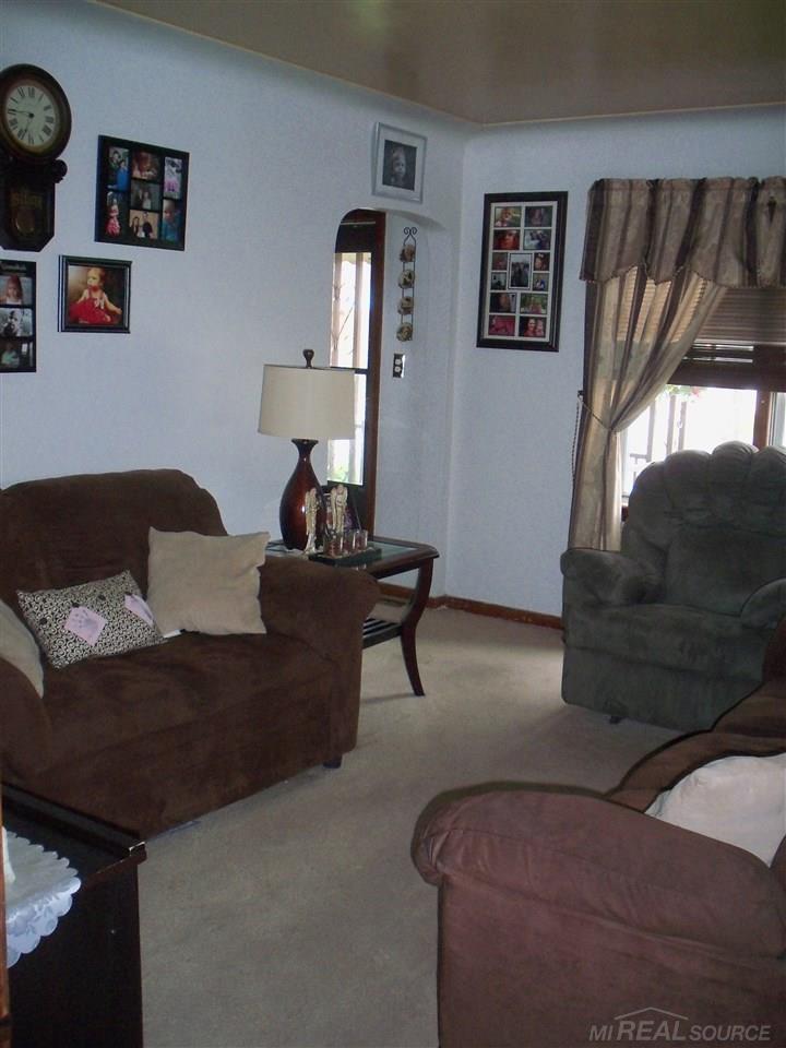 8128 Stephens Road Warren, MI 48089 - Photo 9 of 28 31293322-8.JPG