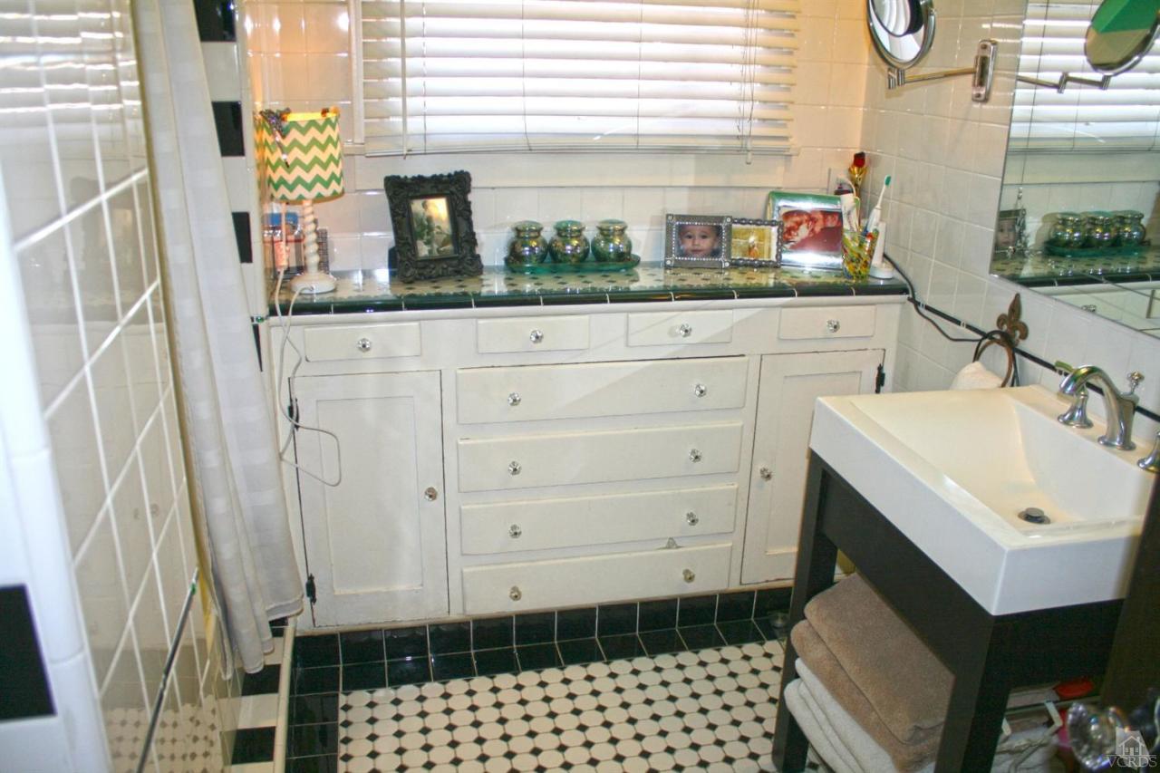 2010 West Kenneth Road Glendale, CA 91201 - Photo 28 of 45 Additional Photo