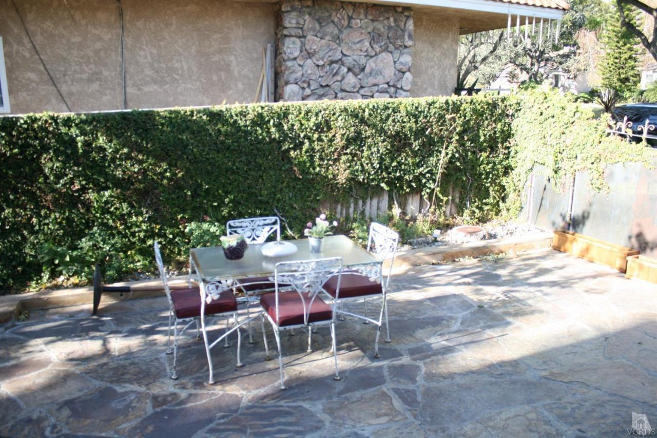 2010 West Kenneth Road Glendale, CA 91201 - Photo 9 of 45 Additional Photo