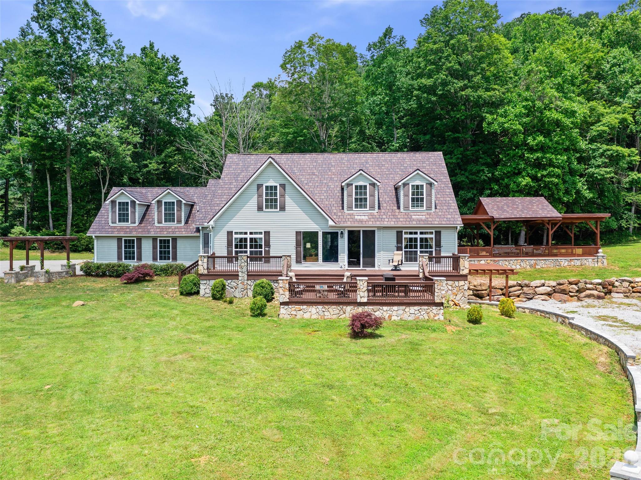 253 Odoms Chapel Road Bakersville, NC 28705 - Photo 3 of 33