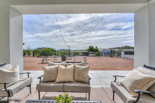 $1,590,000 | 2529 West Magma Road, San Tan Valley, AZ 85144