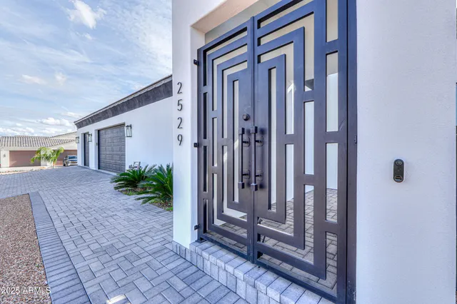 $1,590,000 | 2529 West Magma Road, San Tan Valley, AZ 85144