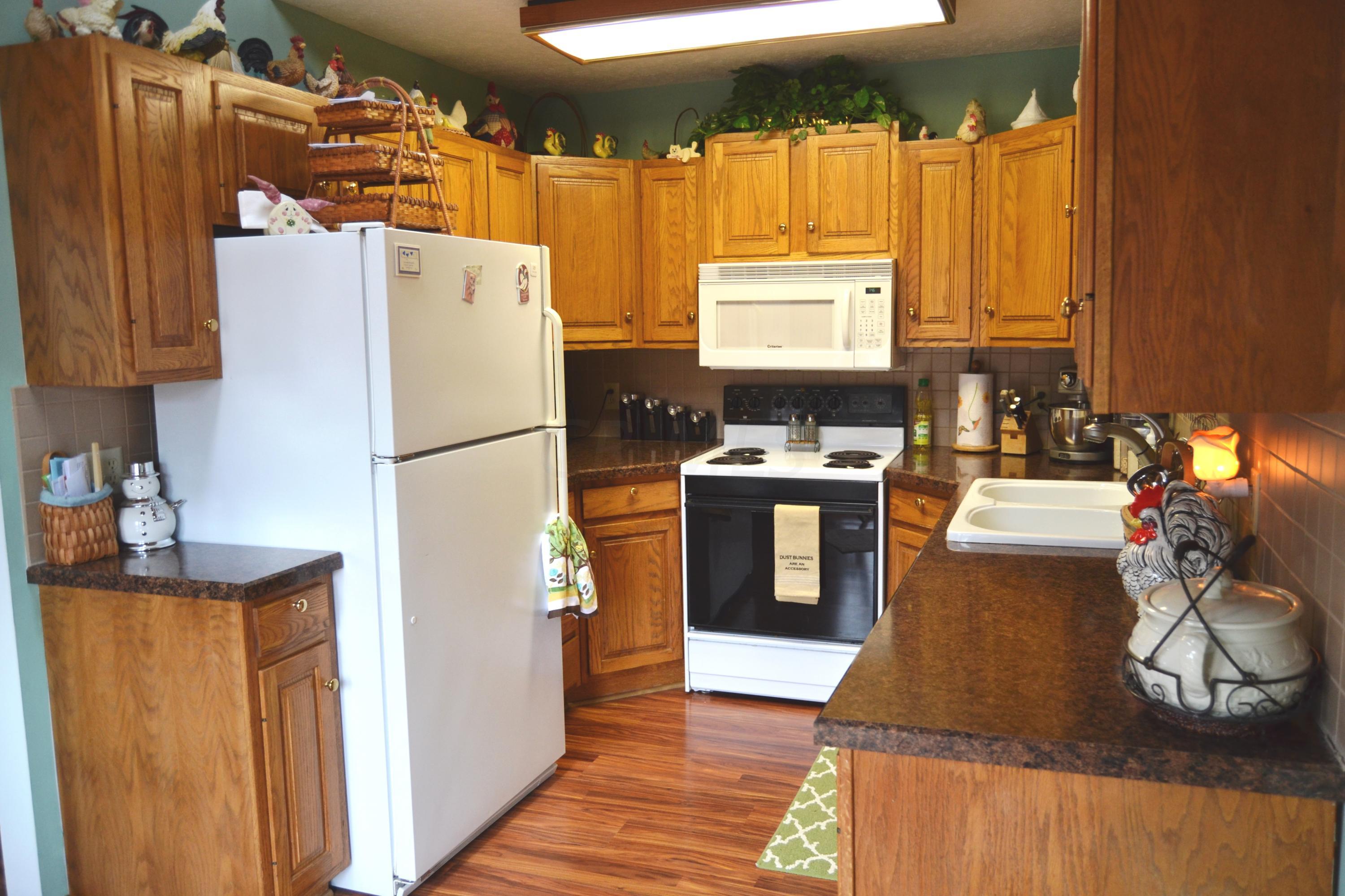 9000 Welsh Road Radnor, OH 43066 - Photo 9 of 28 14'0 x 8'0 Butler kitchen with plenty of cabinetry for all your storage needs! NEW microwave Feb. 2016.
