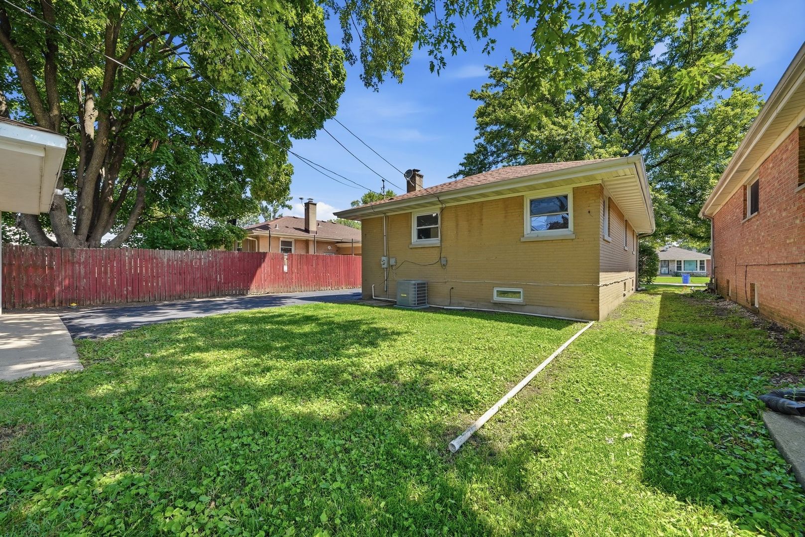 532 Clayton Road Hillside, IL 60162 - Photo 7 of 36