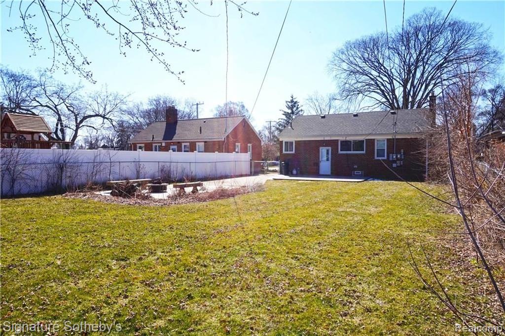 2563 Dorchester Road Birmingham, MI 48009 - Photo 24 of 27