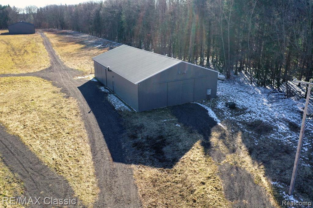 19585 Tipsico Lake Road Fenton, MI 48430 - Photo 9 of 34